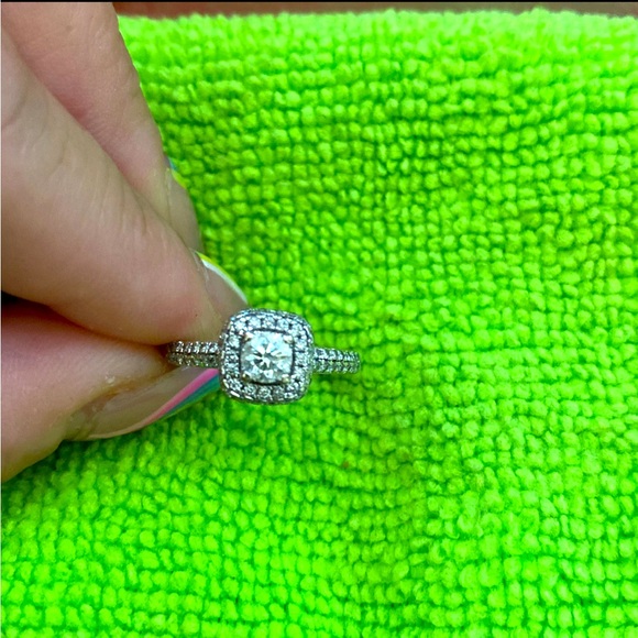 Helzberg Diamonds Engagement Ring 3/4 CT TW 14K white gold - Picture 1 of 7